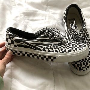 Vans customs w ltd edition Dusen Dusen print, 8.5